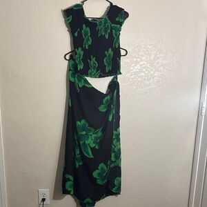 2 pcs Floral Black and Green Women's Skirt & Top from Hawaii